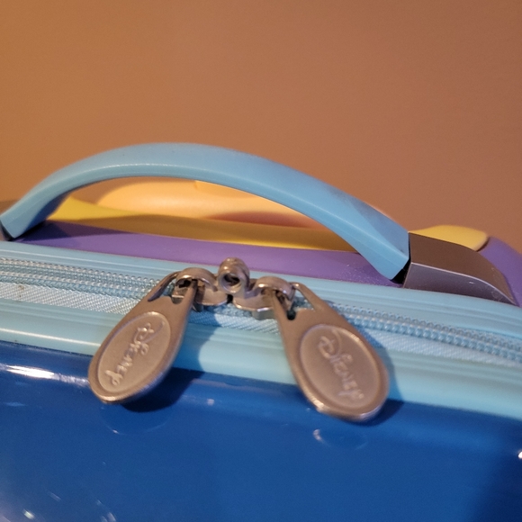 Minnie Mouse Carry-On Luggage - Picture 11 of 13